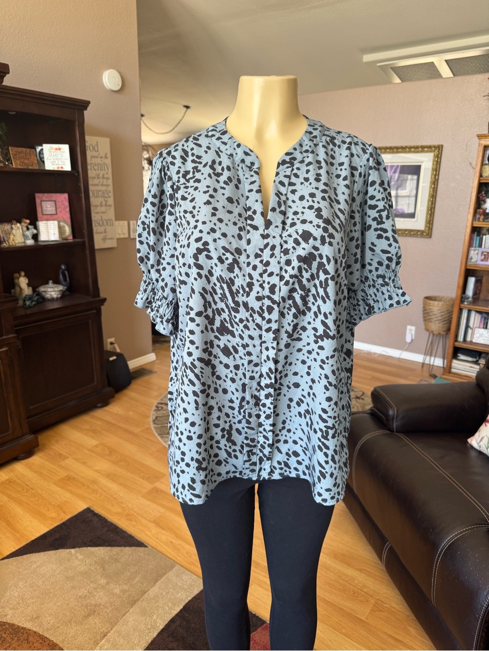 Boutique blue & black V-neck and short ruffled sleeves blouse-size XL
